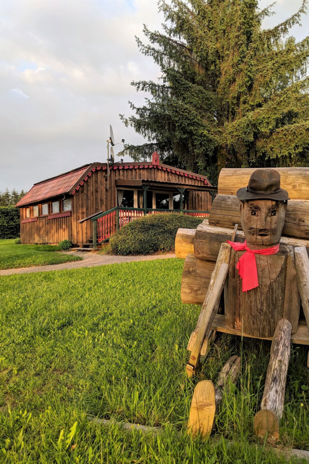 Charmantes Ferienhaus mit gemeinsamem Grill-Dedans