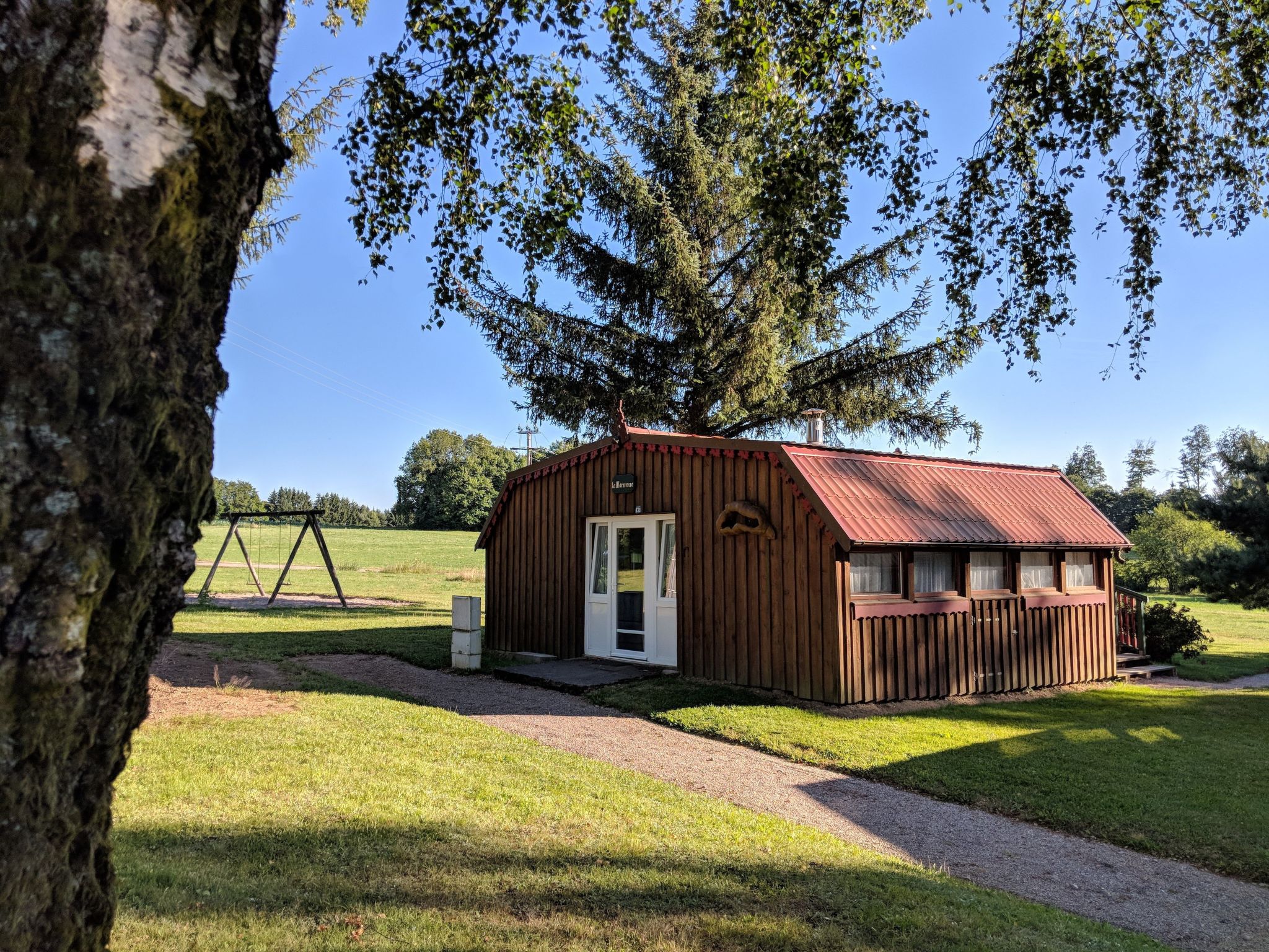 Charmantes Ferienhaus mit gemeinsamem Grill-Dedans