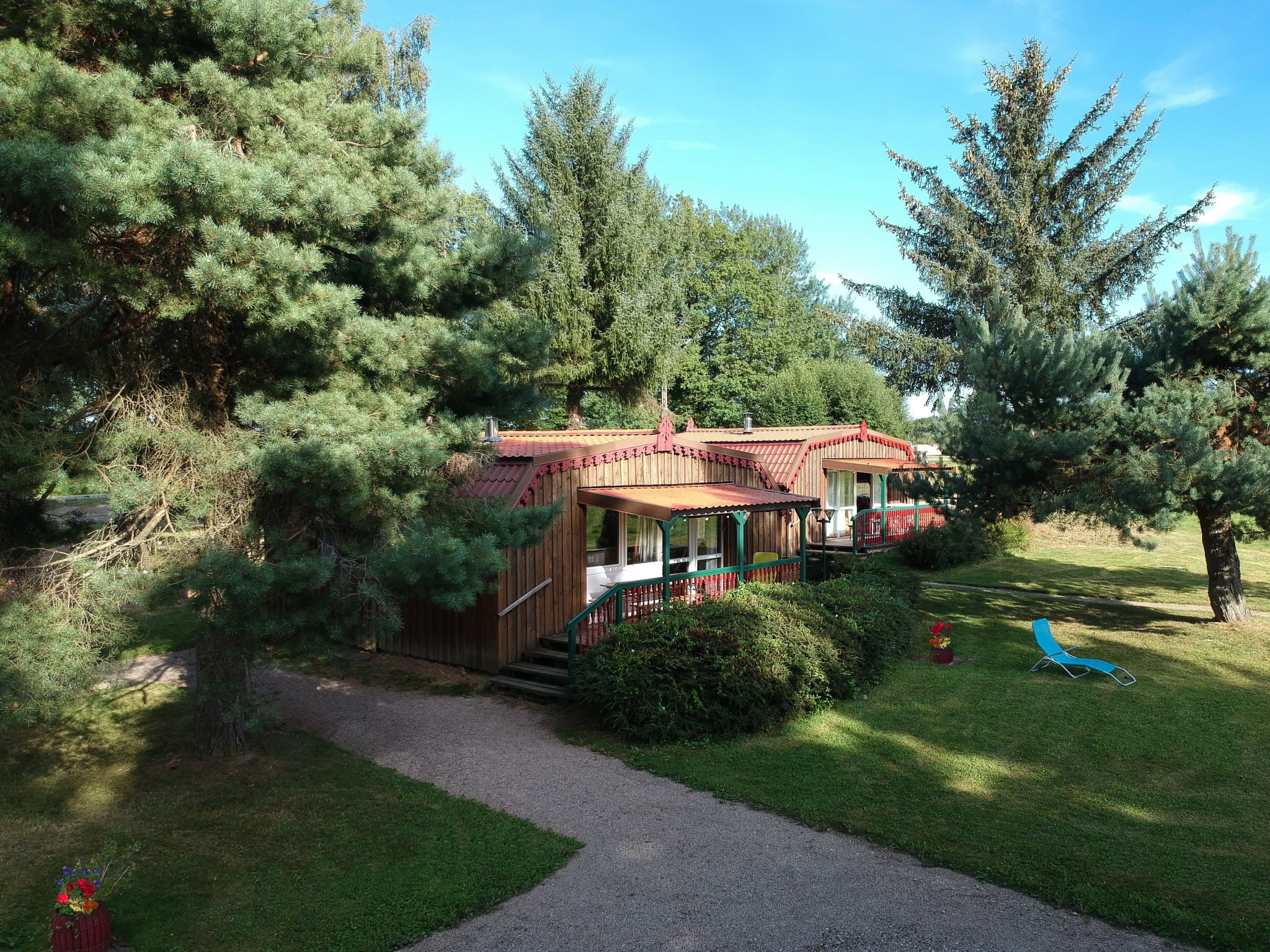 Charmantes Ferienhaus mit gemeinsamem Grill-Dedans