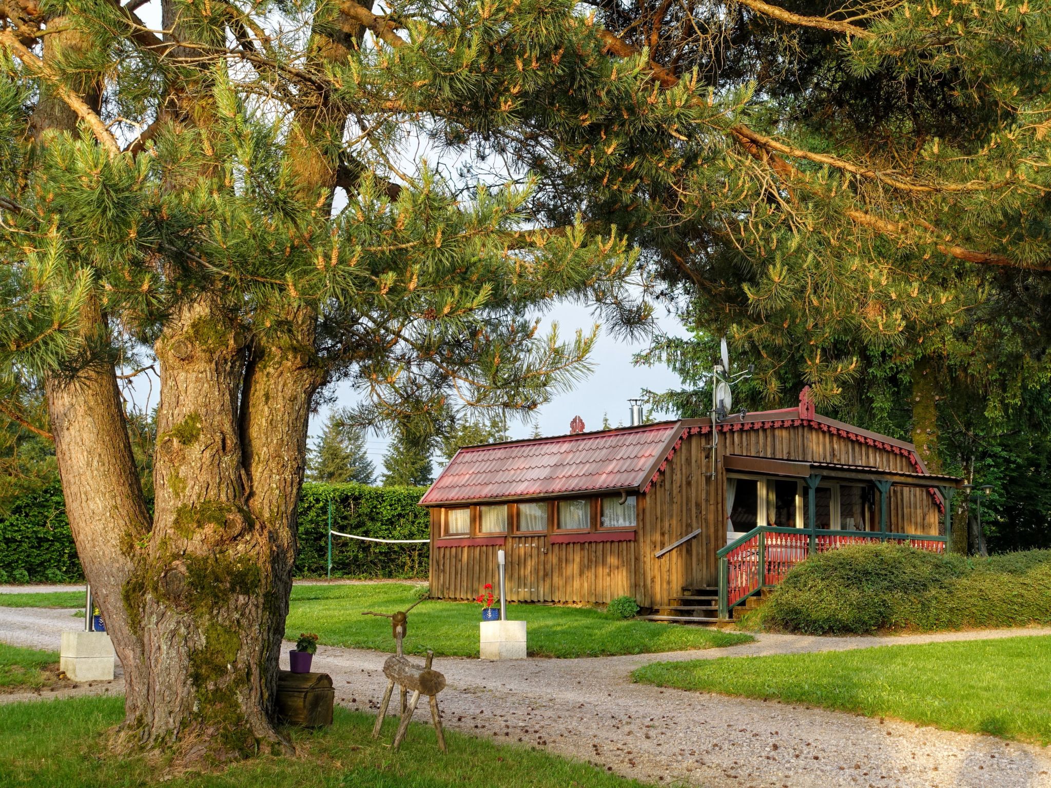 Charmantes Ferienhaus mit gemeinsamem Grill-Dedans