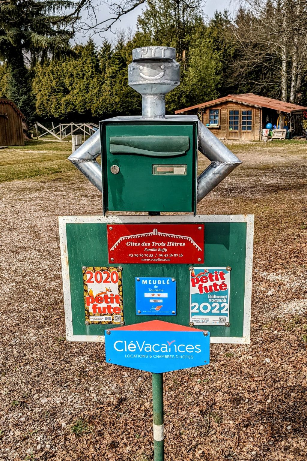 Charmantes Ferienhaus mit gemeinsamem Grill-Dedans