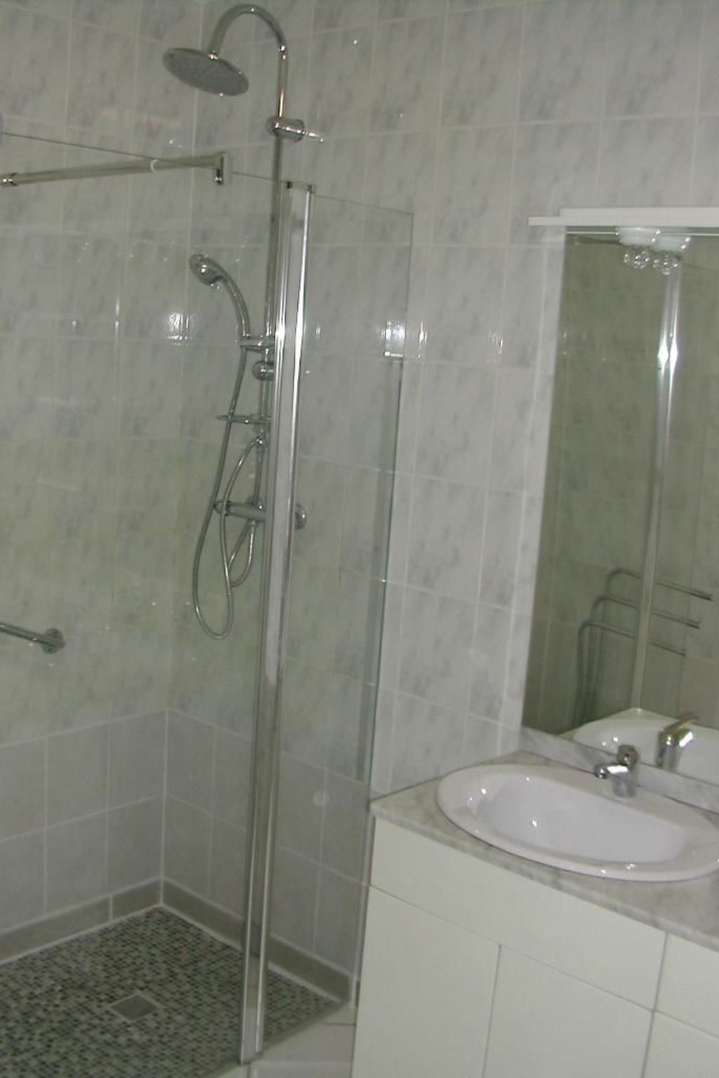 Steinhaus in ländlicher Umgebung mit Pool-Binnen