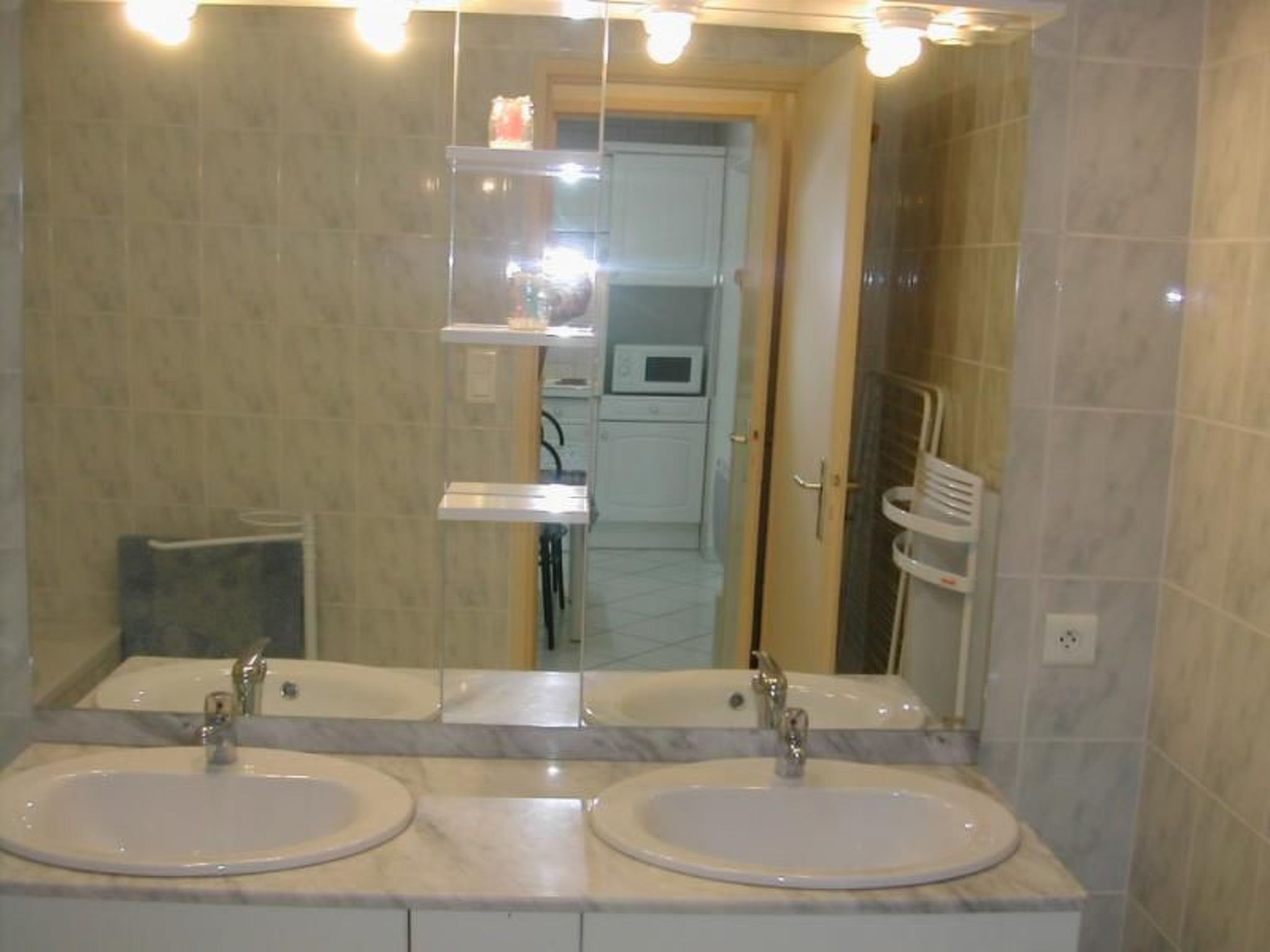 Steinhaus in ländlicher Umgebung mit Pool-Binnen