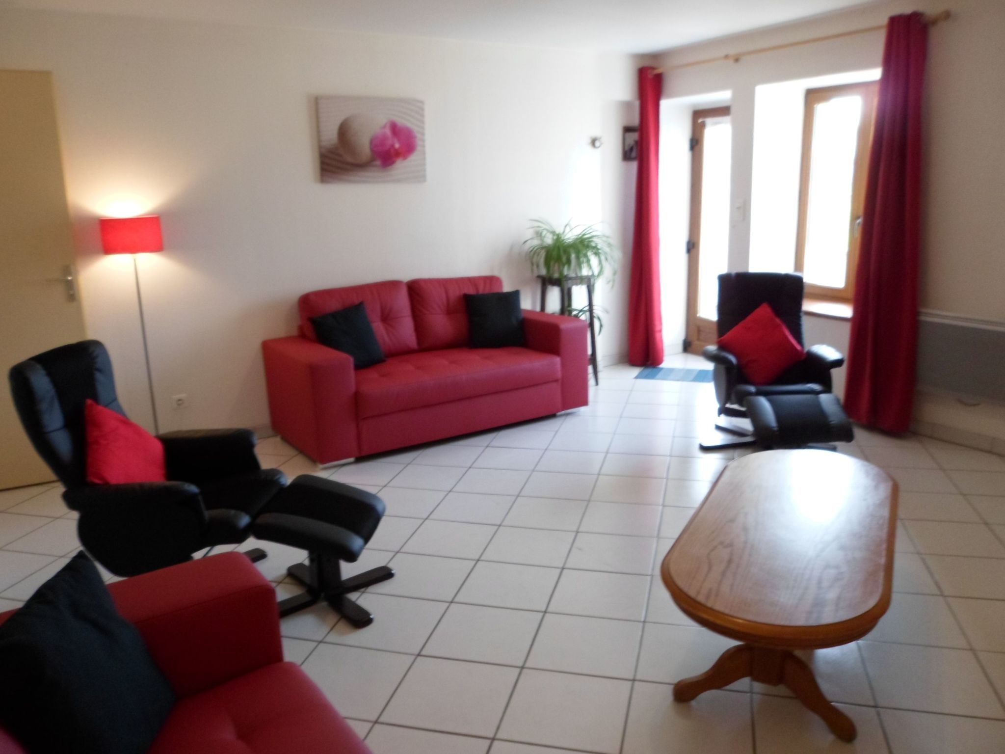 Steinhaus in ländlicher Umgebung mit Pool-Binnen