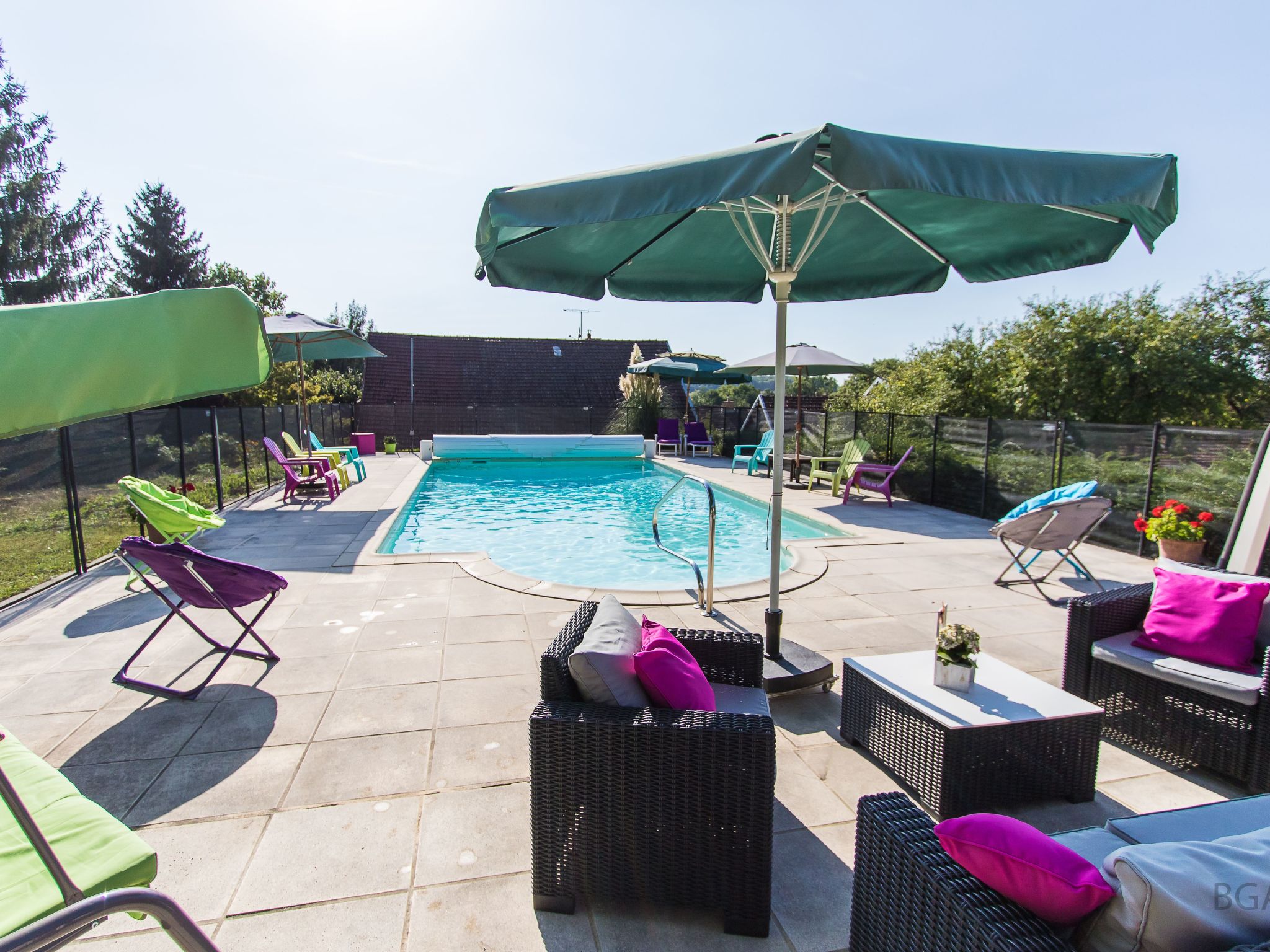 Steinhaus in ländlicher Umgebung mit Pool-Binnen