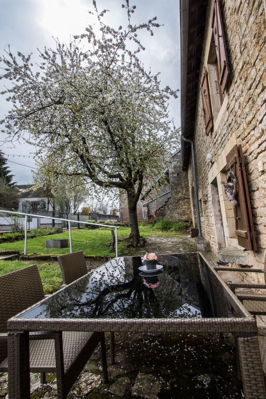 Steinhaus in ländlicher Umgebung mit Pool-Binnen