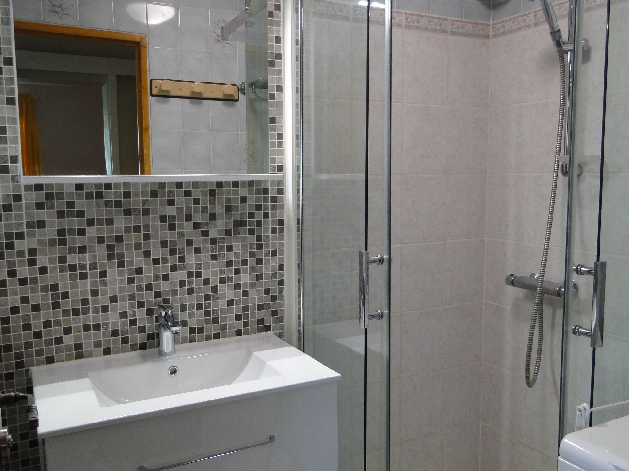 Gite Iris Montagnes du Jura mit Spa Sauna Fluss-Drinnen