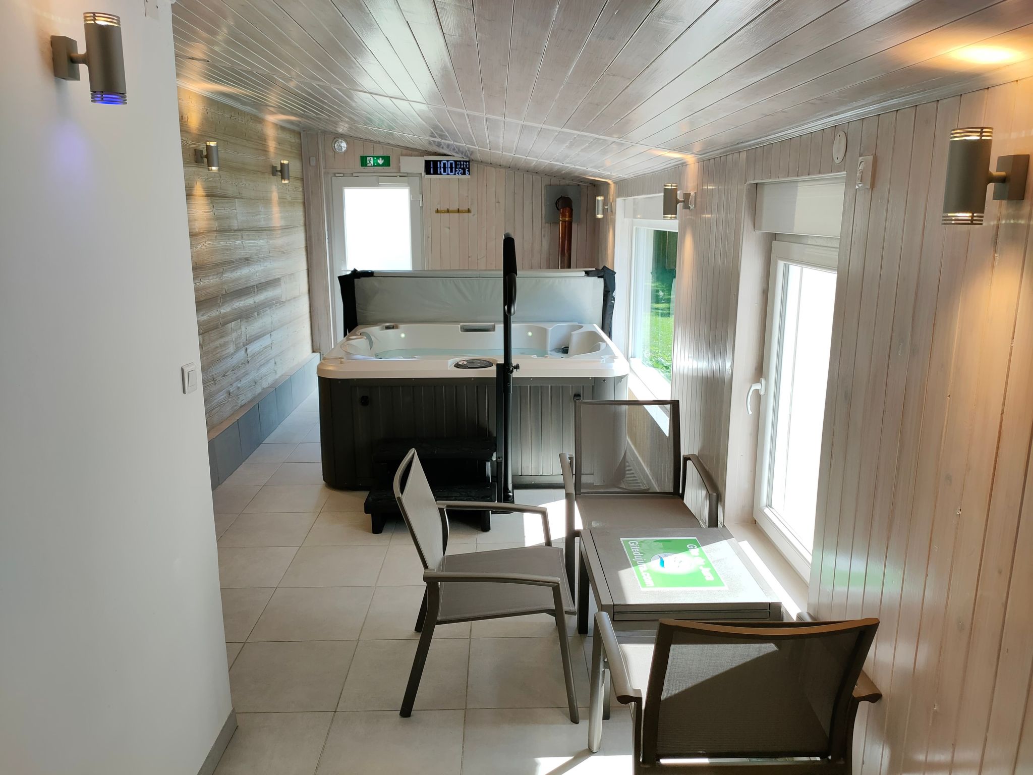 1805 Bis mit Spa und Sauna-Drinnen