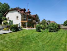 Gite Lys Montagnes du Jura mit Spa Sauna Fluss