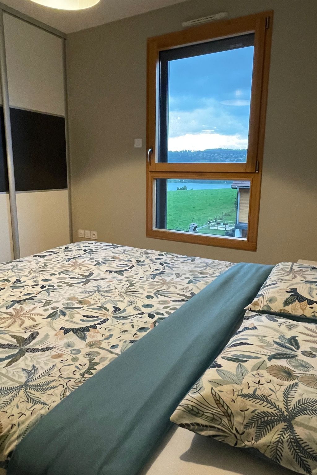 Das ruhige Les Grangettes mit Seeblick-Inside