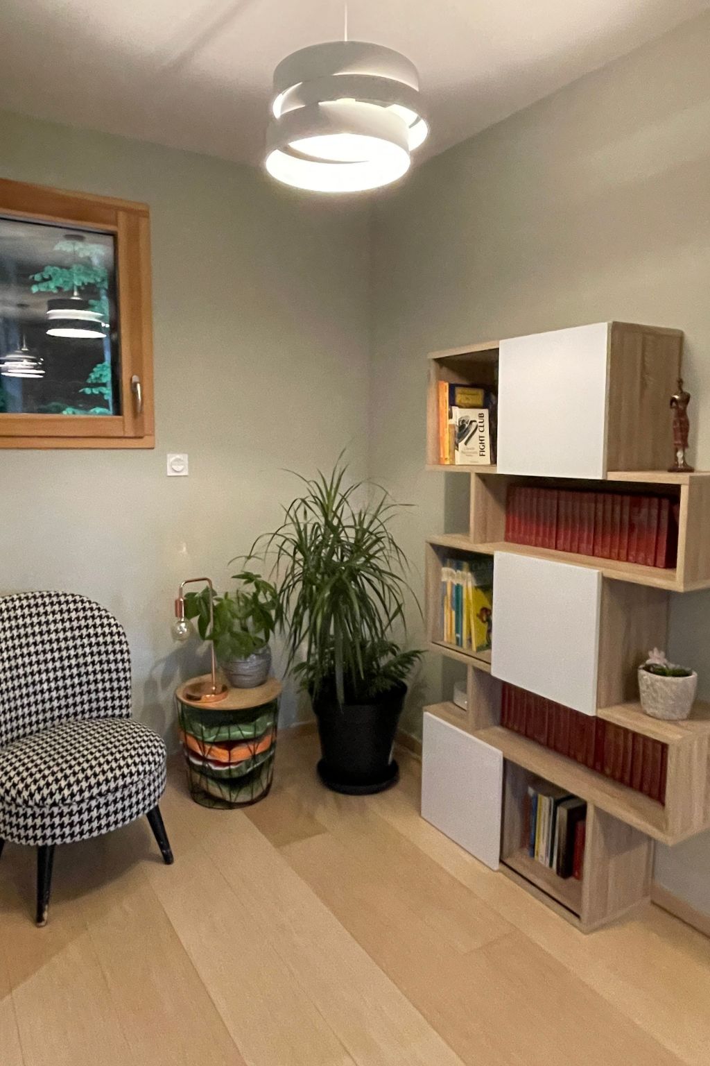 Das ruhige Les Grangettes mit Seeblick-Inside