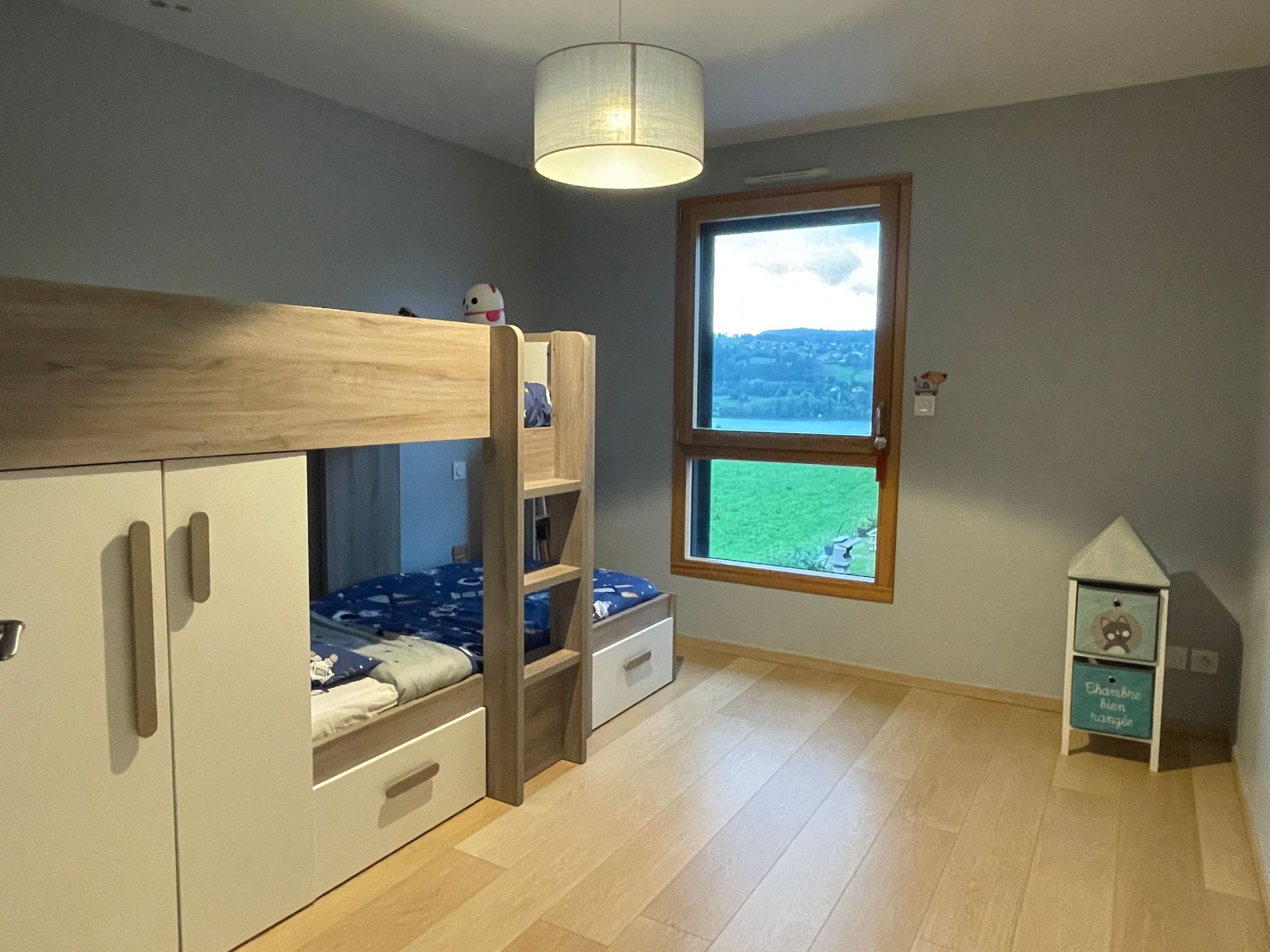 Das ruhige Les Grangettes mit Seeblick-Inside