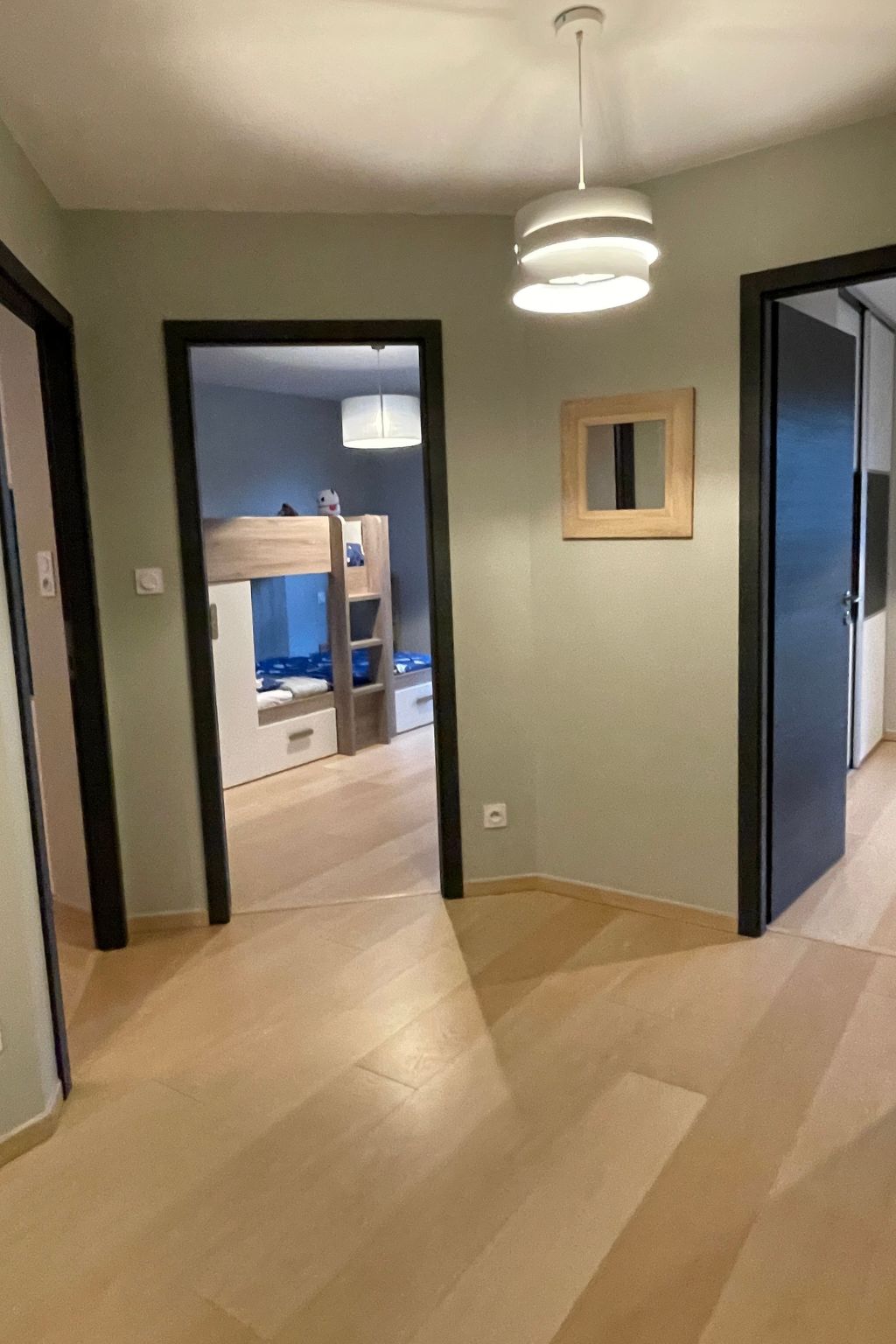 Das ruhige Les Grangettes mit Seeblick-Inside