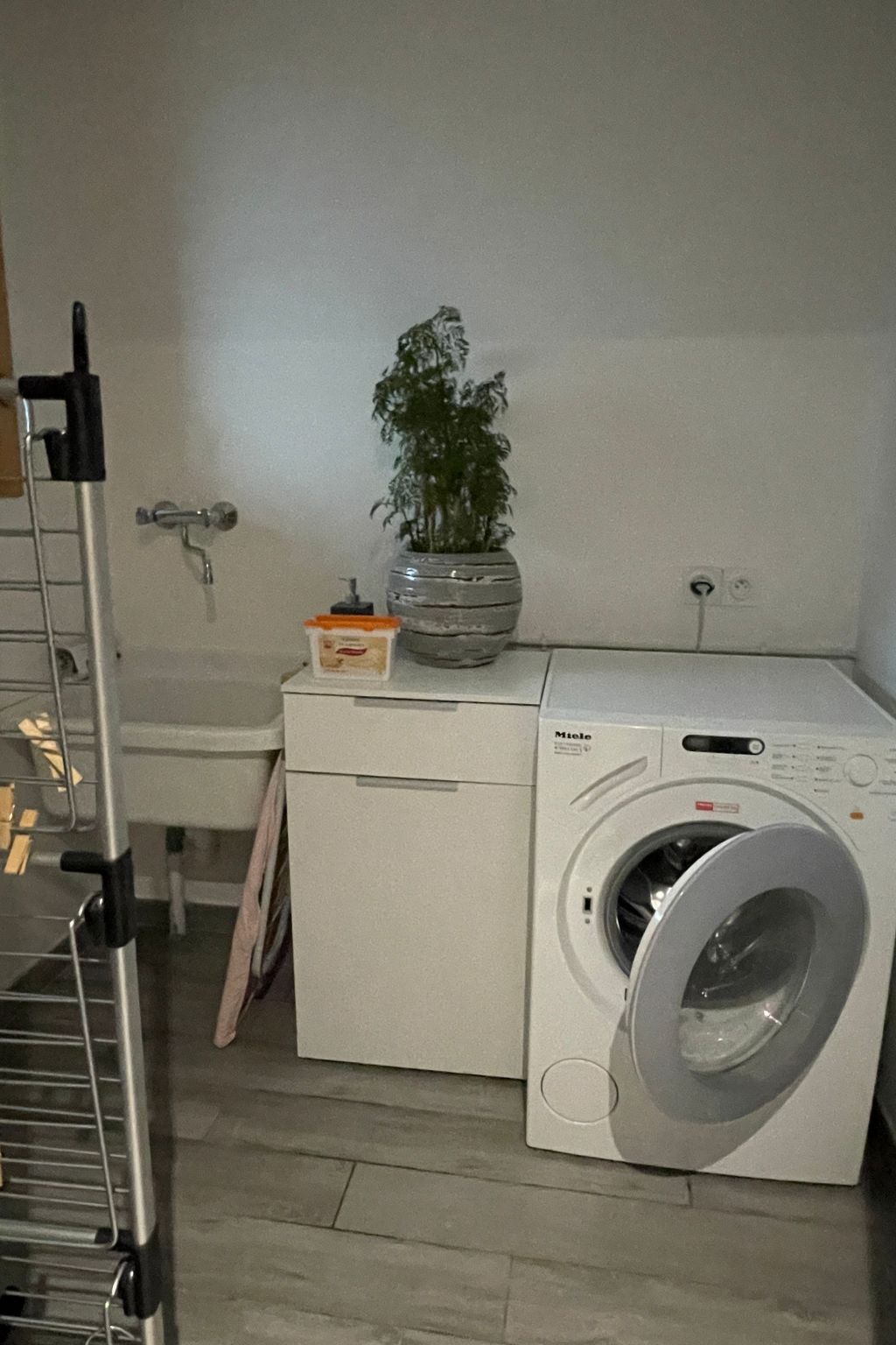 Das ruhige Les Grangettes mit Seeblick-Inside