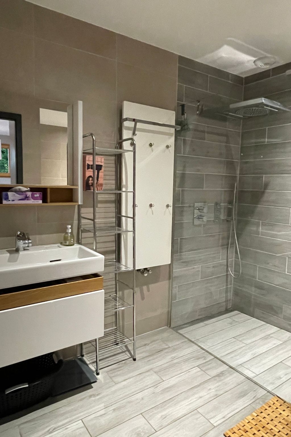 Das ruhige Les Grangettes mit Seeblick-Inside