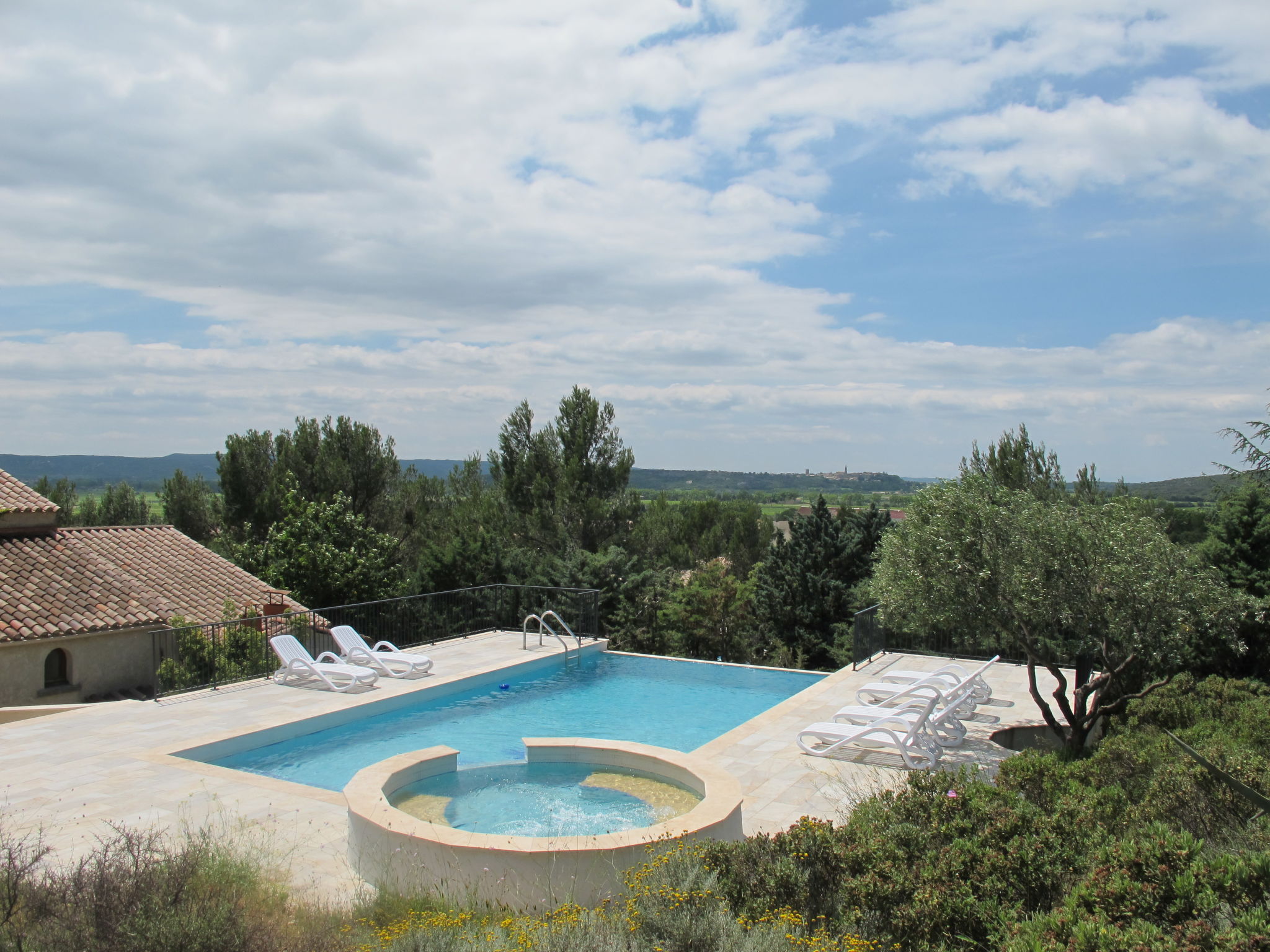 Ruim vakantiehuis met privézwembad en hot tub in Saint Hilaire-d'Ozilhan - foto 35