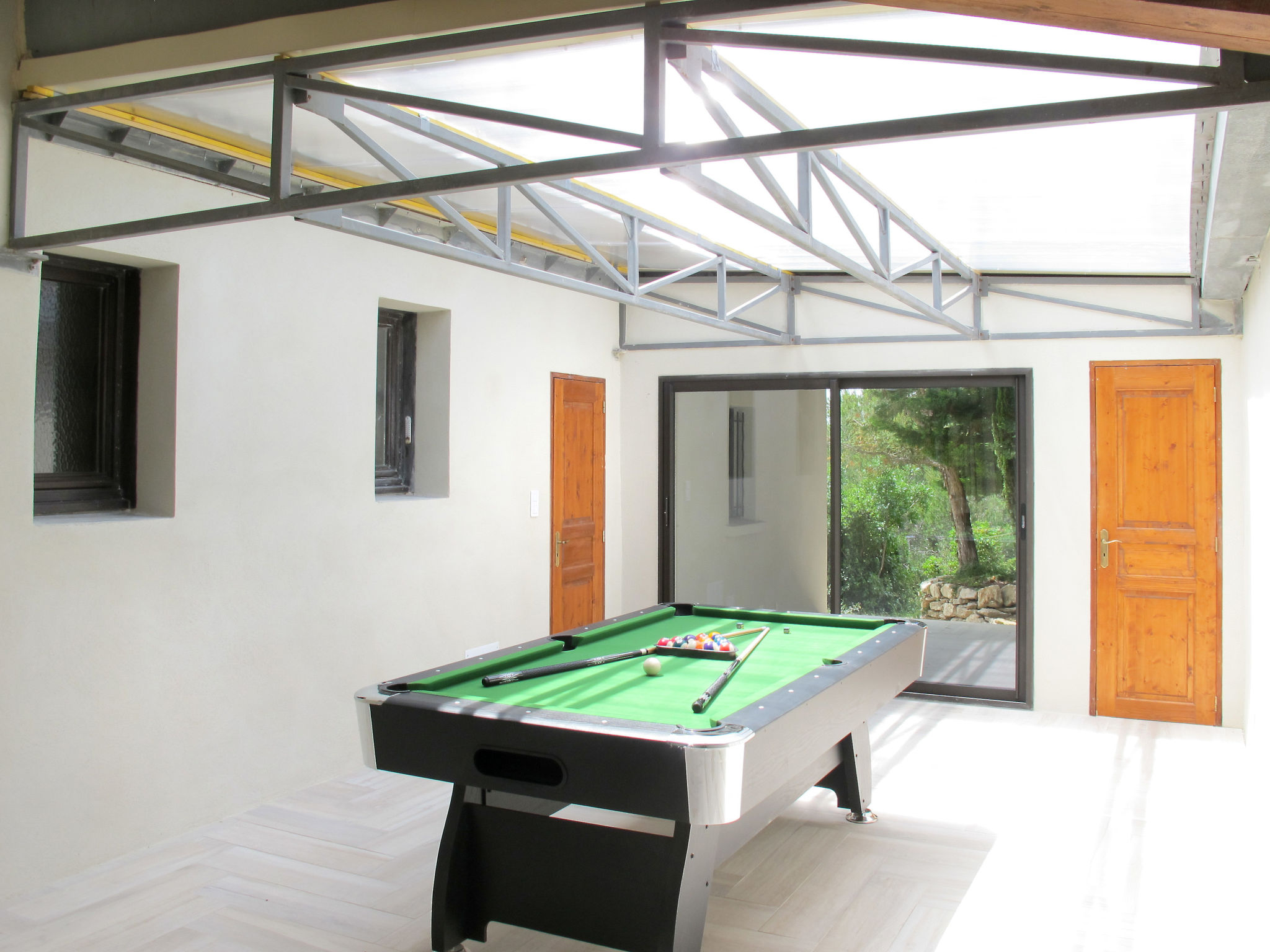 Ruim vakantiehuis met privézwembad en hot tub in Saint Hilaire-d'Ozilhan - foto 12