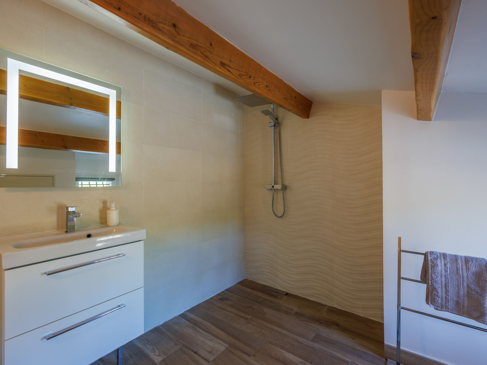 Ruim vakantiehuis met privézwembad en hot tub in Saint Hilaire-d'Ozilhan - foto 25