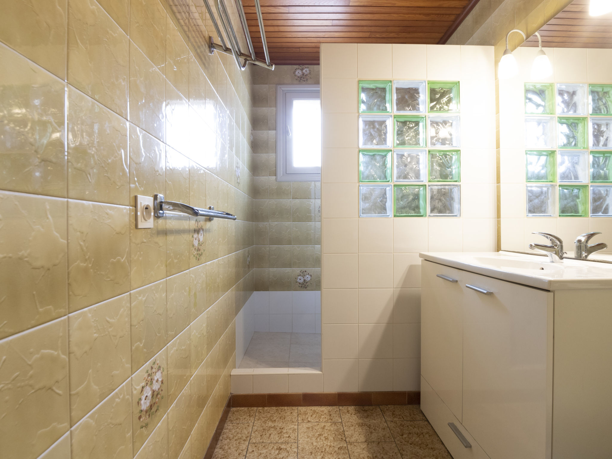 Appartement Le Soleil Camarguais – Salle de bains, photo 13 sur 21