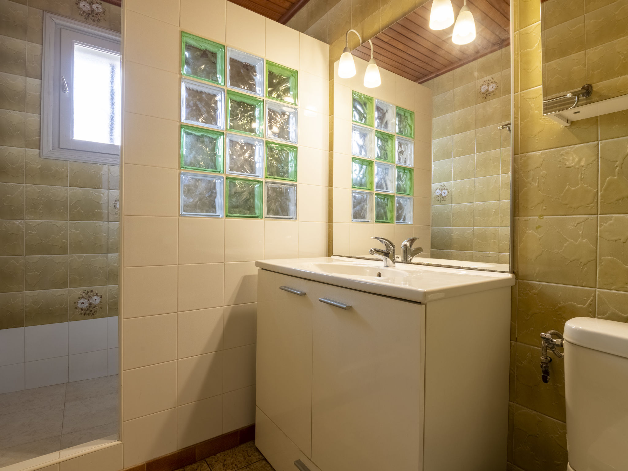 Appartement Le Soleil Camarguais – Salle de bains, photo 12 sur 21