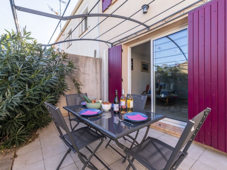 Search and Stay destination Aigues-Mortes, Occitanie - France from AU$ 134. L'Abrivado