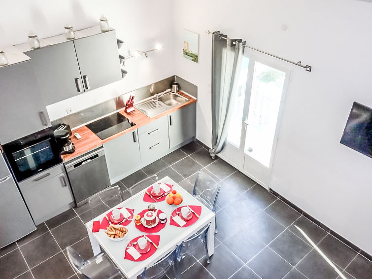 Search and Stay destination Saint-Laurent-d'Aigouze, Occitanie - France from AU$ 249. La maison d'Adélaïde