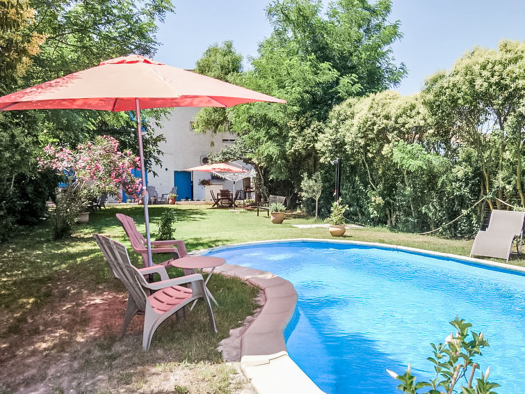 Search and Stay destination Saint-Laurent-d'Aigouze, Occitanie - France from AU$ 249. La maison d'Adélaïde