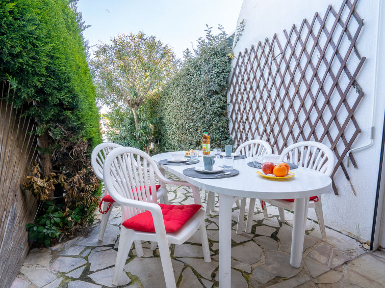 Search and Stay destination Le Grau-du-Roi, Occitanie - France from AU$ 150. Port Nautile