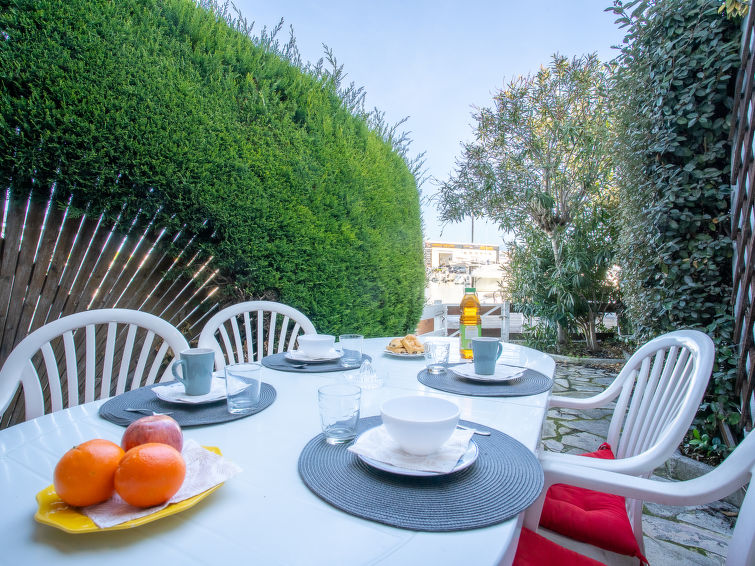 Search and Stay destination Le Grau-du-Roi, Occitanie - France from AU$ 150. Port Nautile