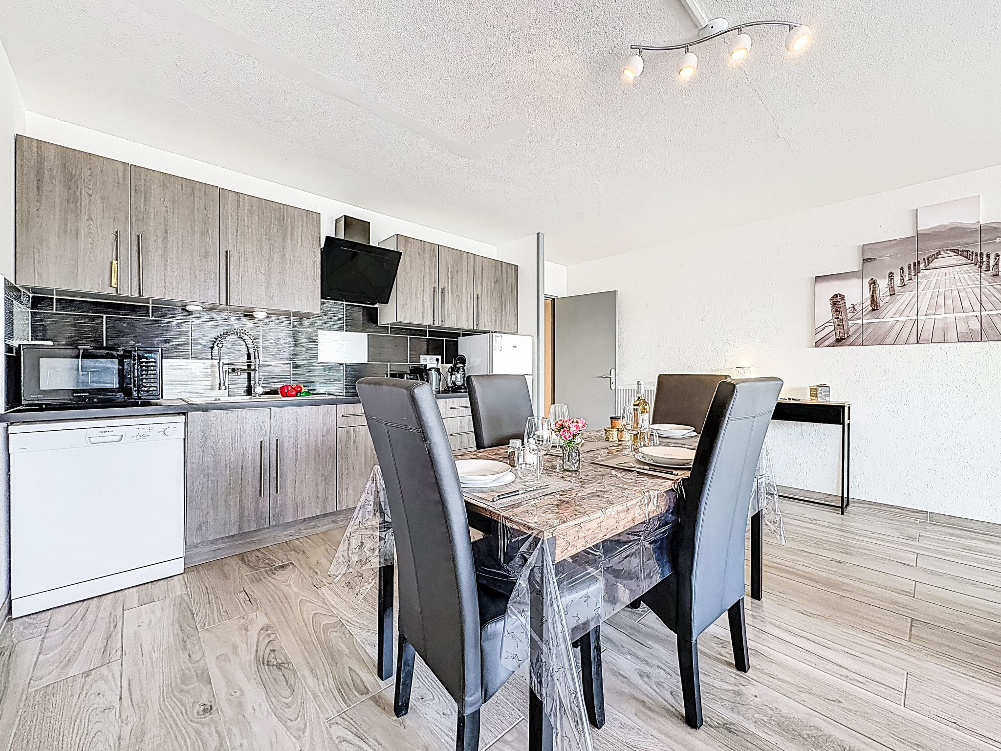 Kitchen / Dining Room