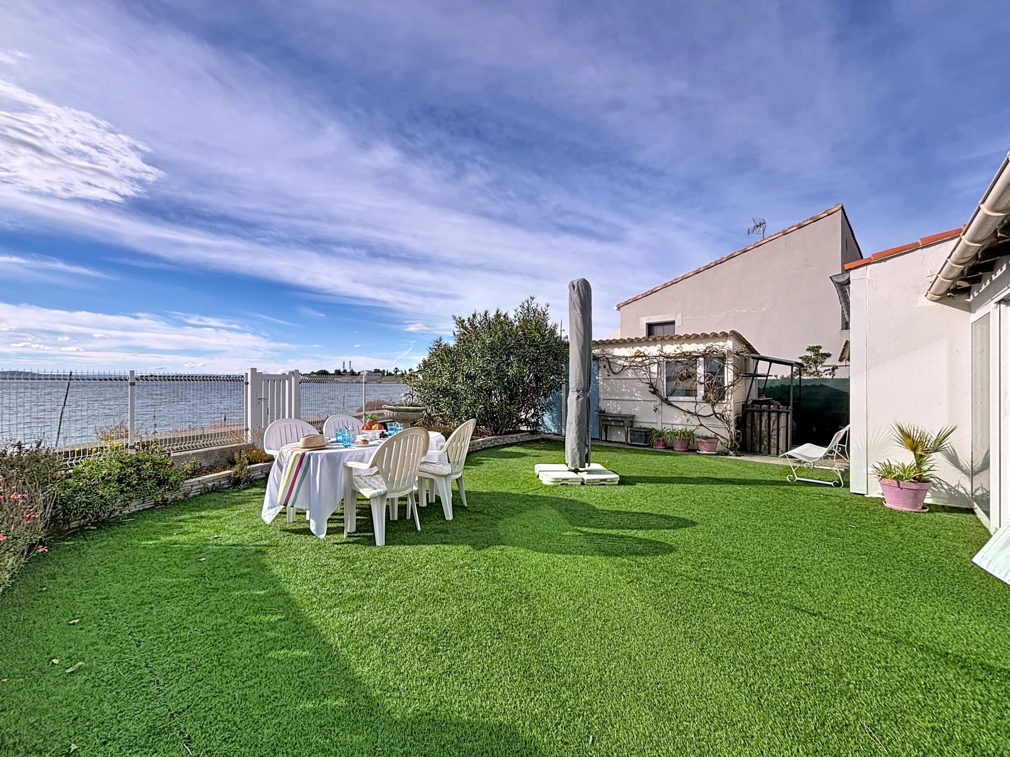 Les cabanes de Pérols-Buiten