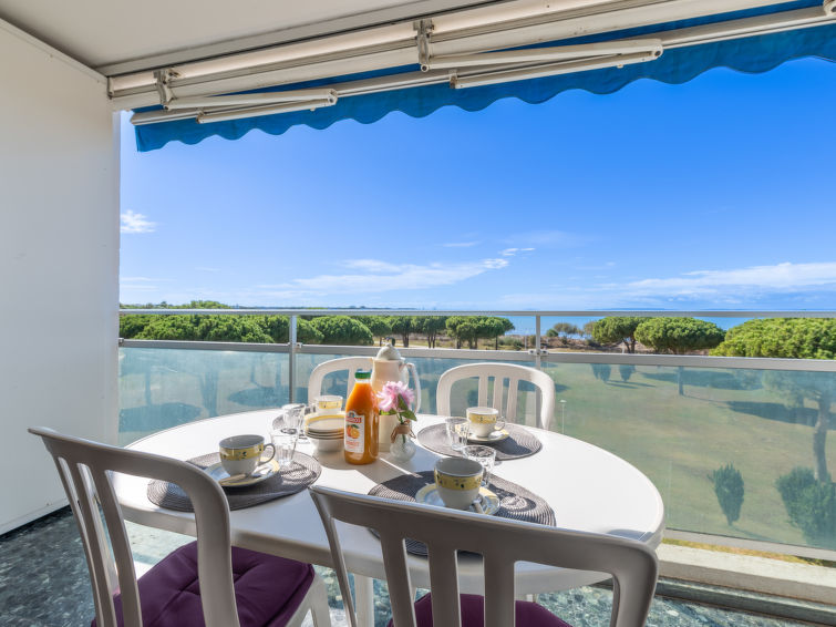 Appartement aan zee met zeezicht in Le Grau du Roi in Le Grau-du-Roi