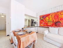 Le Plein Sud II: Zonnig appartement op 200m van strand in Le Grau du Roi - thumbnail 3