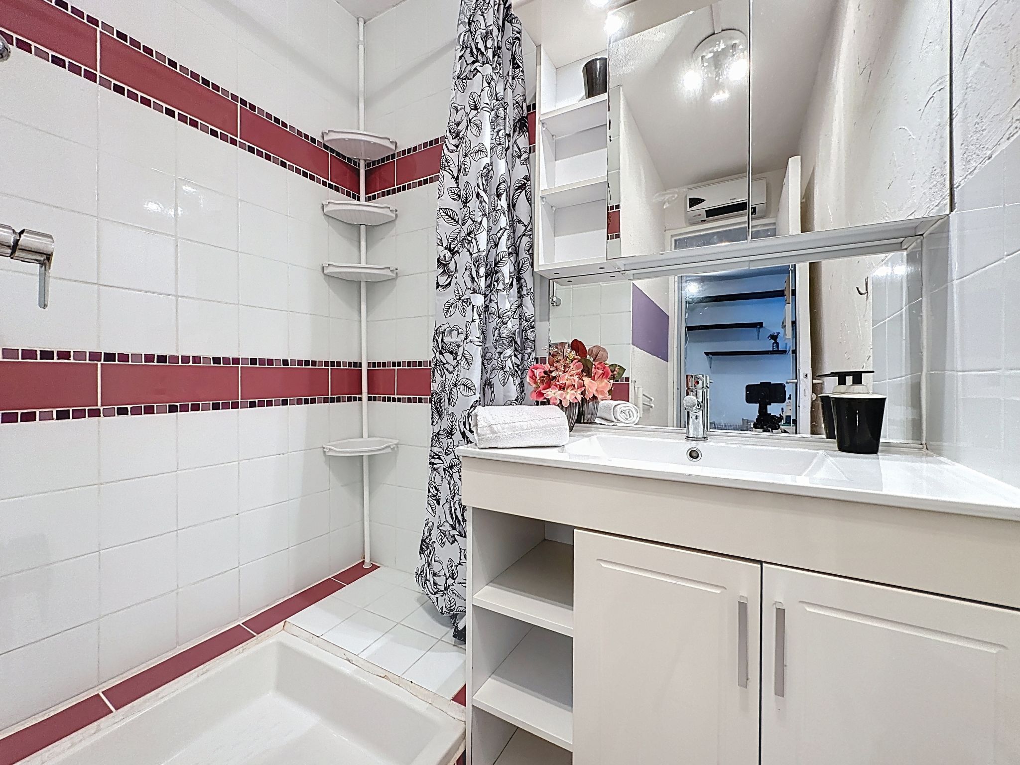 Photo of Le Lagon Bleu