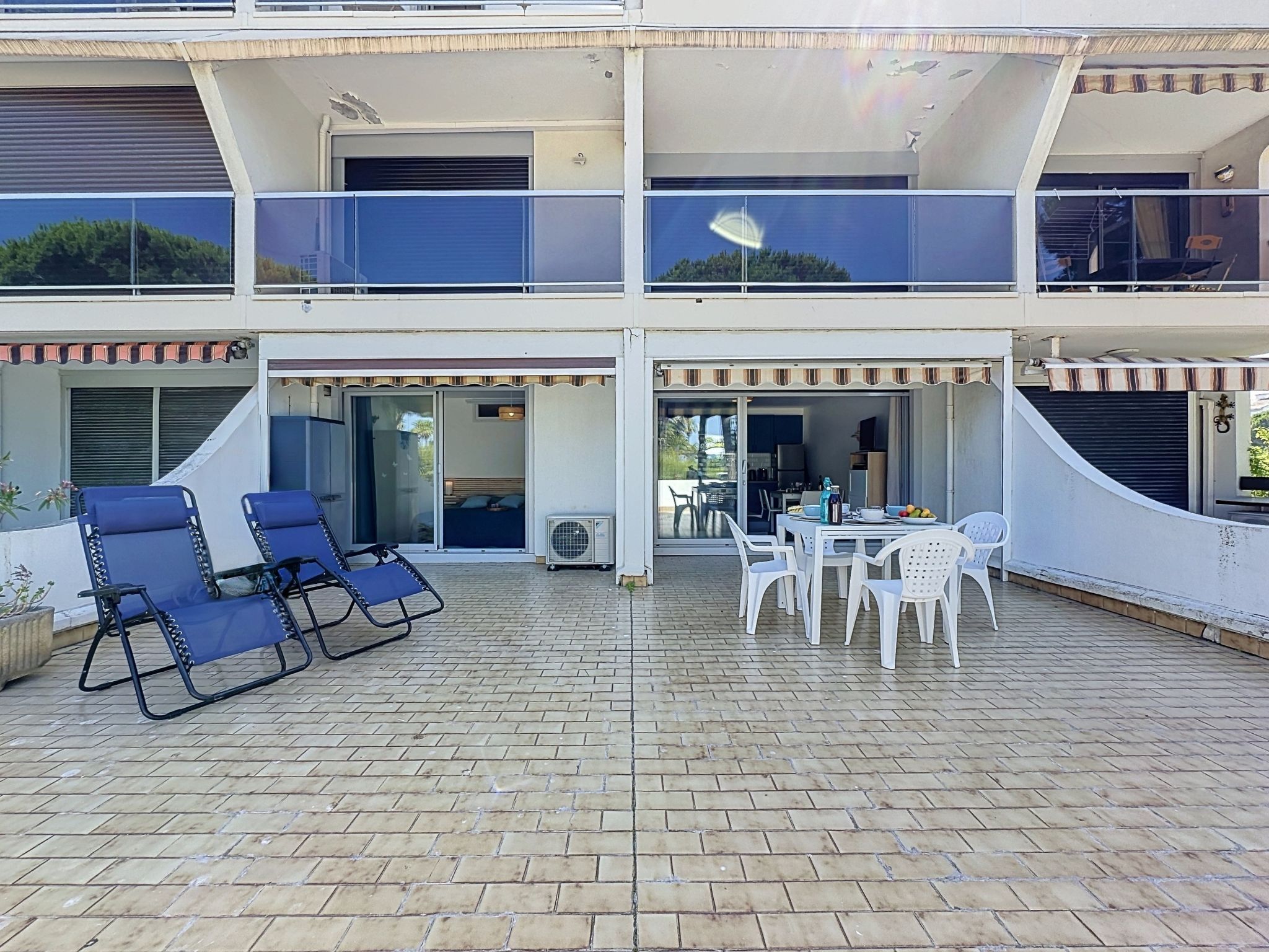 Le Golfe Vermeil - Buiten