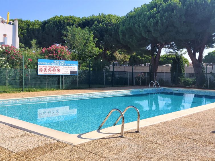 Search and Stay destination Le Grau-du-Roi, Occitanie - France from AU$ 106. Les Floralies II