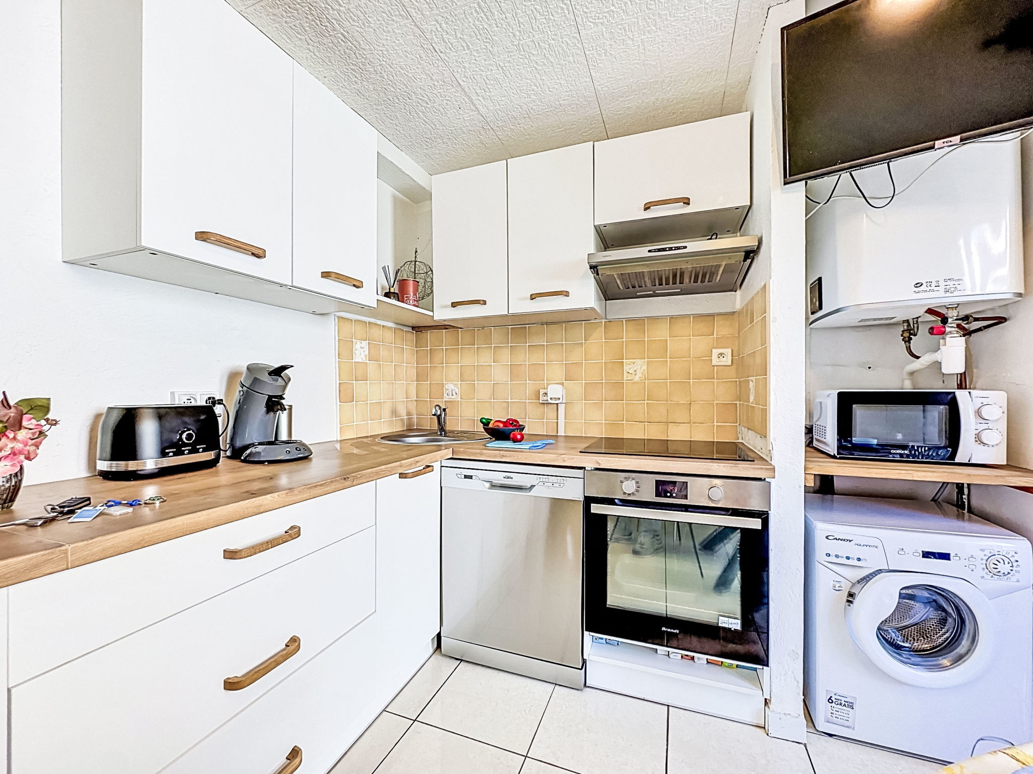 Kitchen / Dining Room
