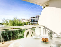 Knus appartement op 20 meter van het strand in La Grande Motte - thumbnail 1