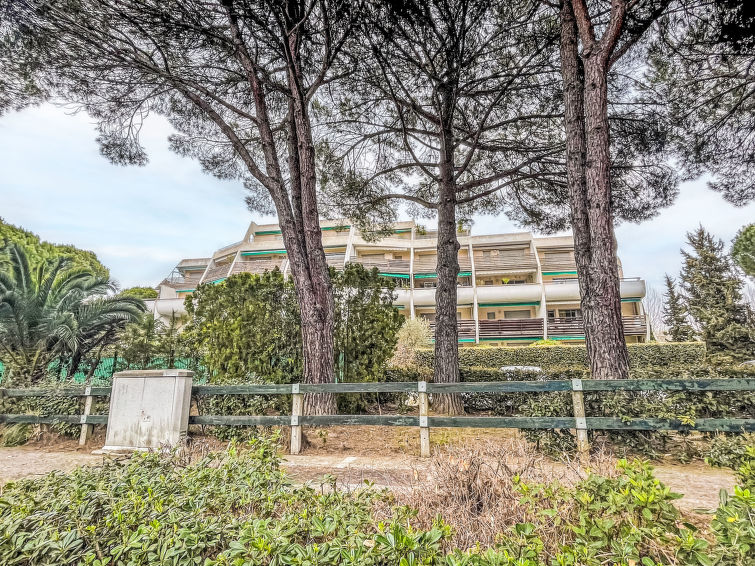 Photo of Les Villégiales Tee1