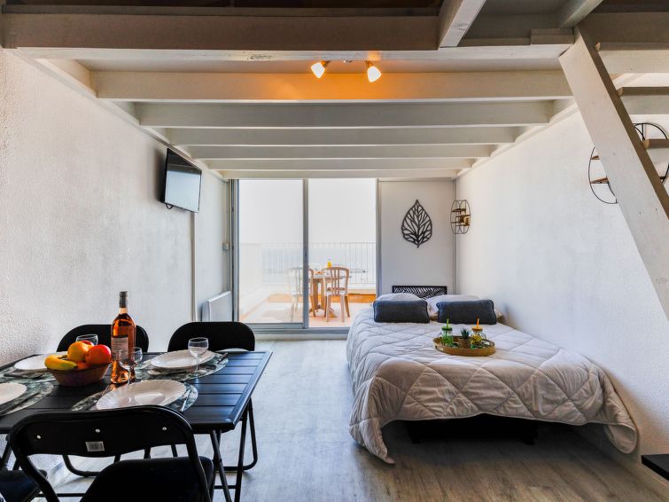 Search and Stay, undefined in undefined. Gallery position 4