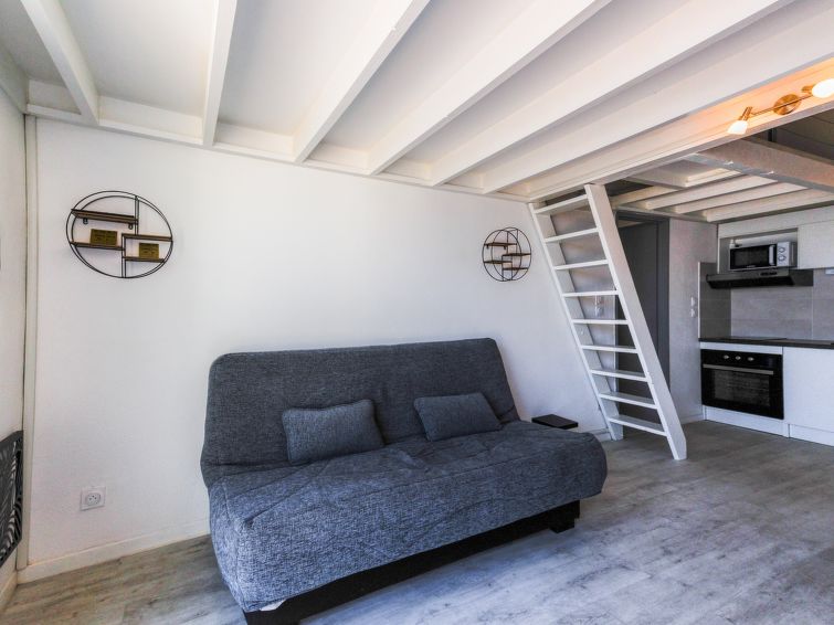 Search and Stay, undefined in undefined. Gallery position 3