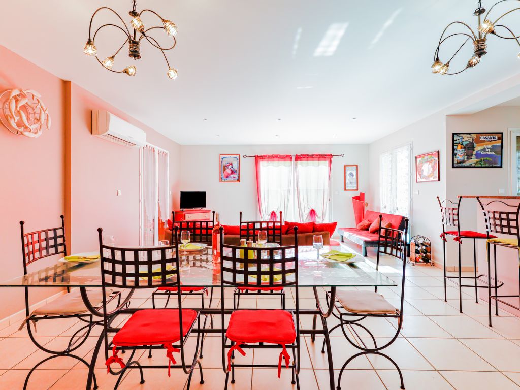 l'Occitane — Kitchen / Dining Room