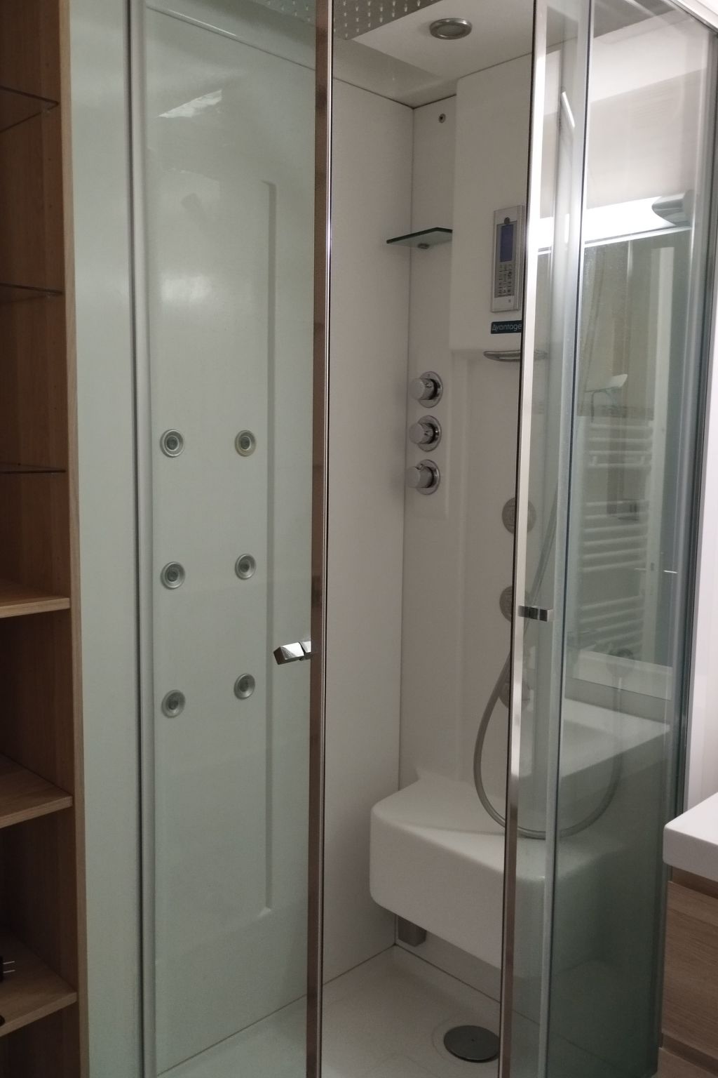 Moderne Ferienwohnung mit Meerblick-Drinnen