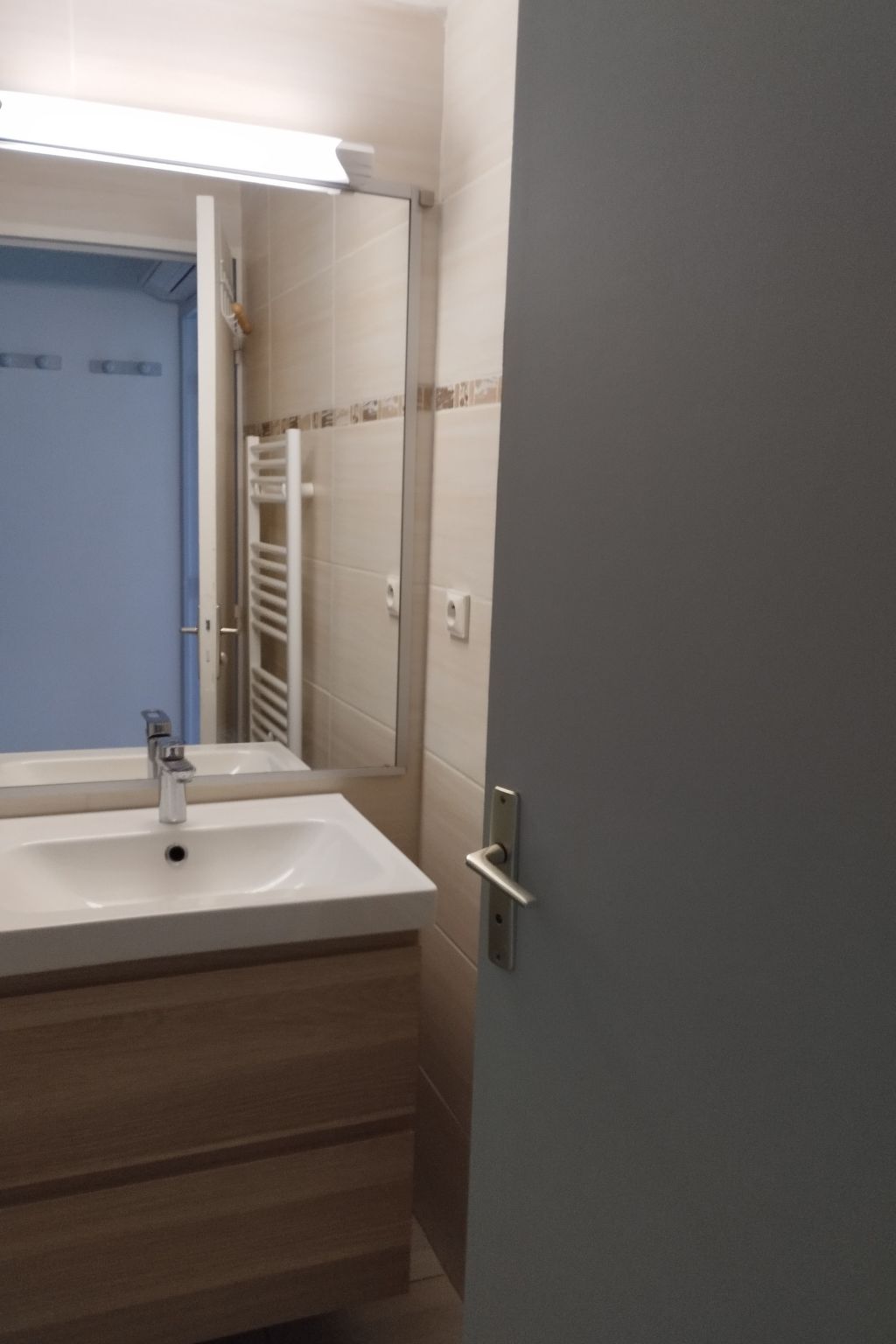 Moderne Ferienwohnung mit Meerblick-Drinnen