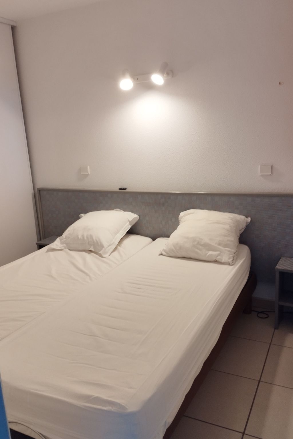 Moderne Ferienwohnung mit Meerblick-Drinnen