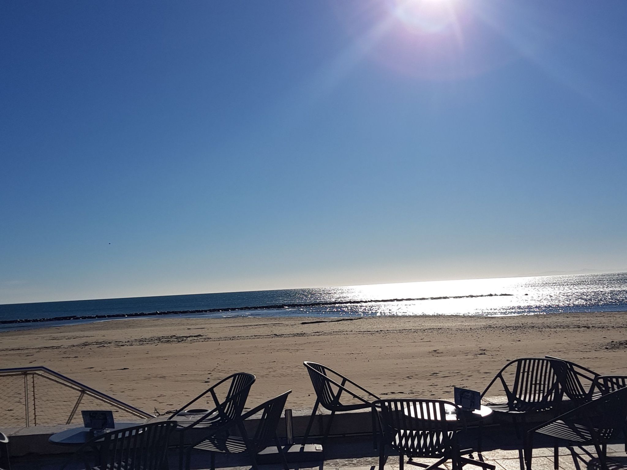 Moderne Ferienwohnung mit Meerblick-Drinnen
