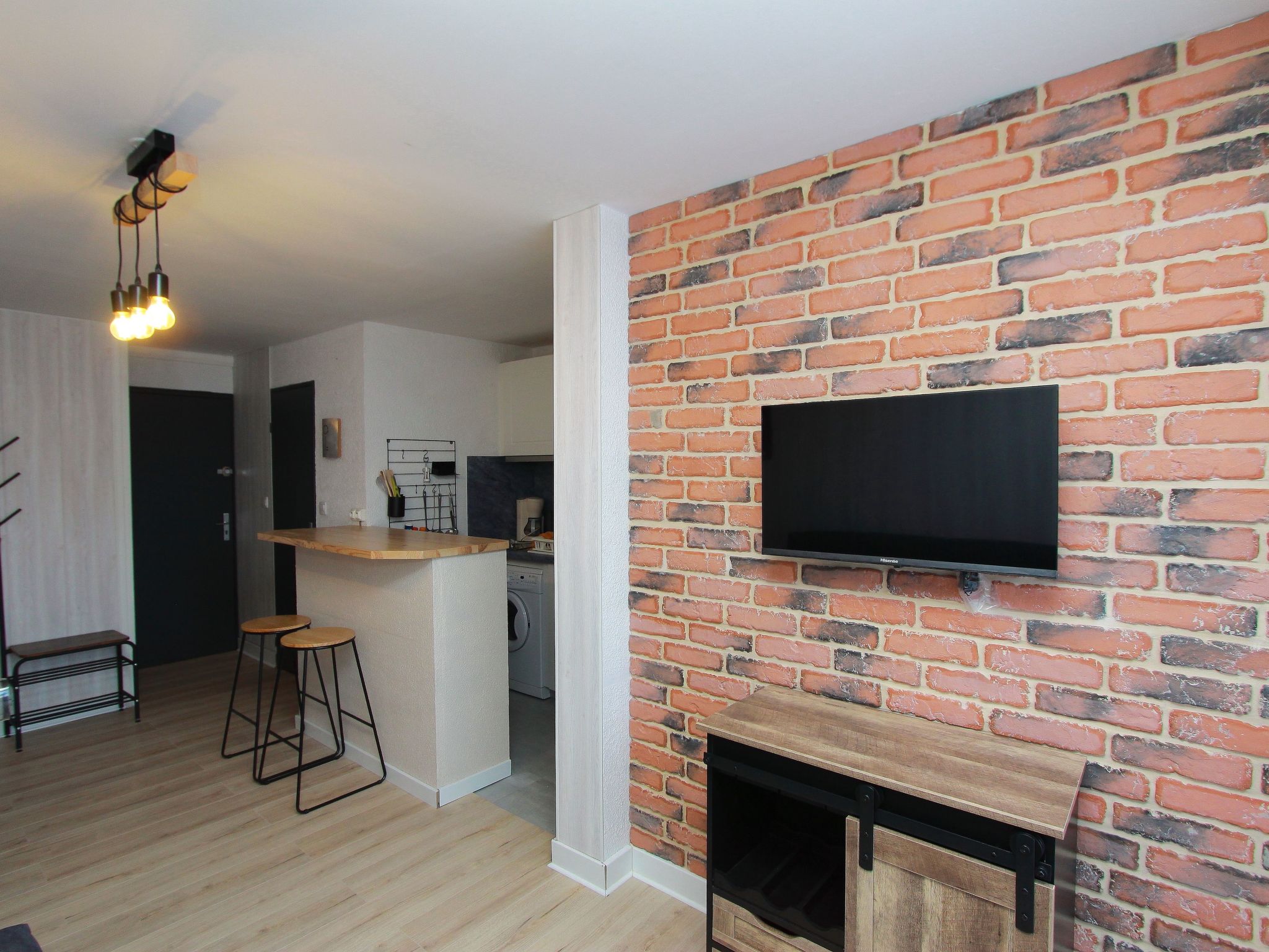 Photo of Gartengeschoss in der Nähe von Strand und Hafen