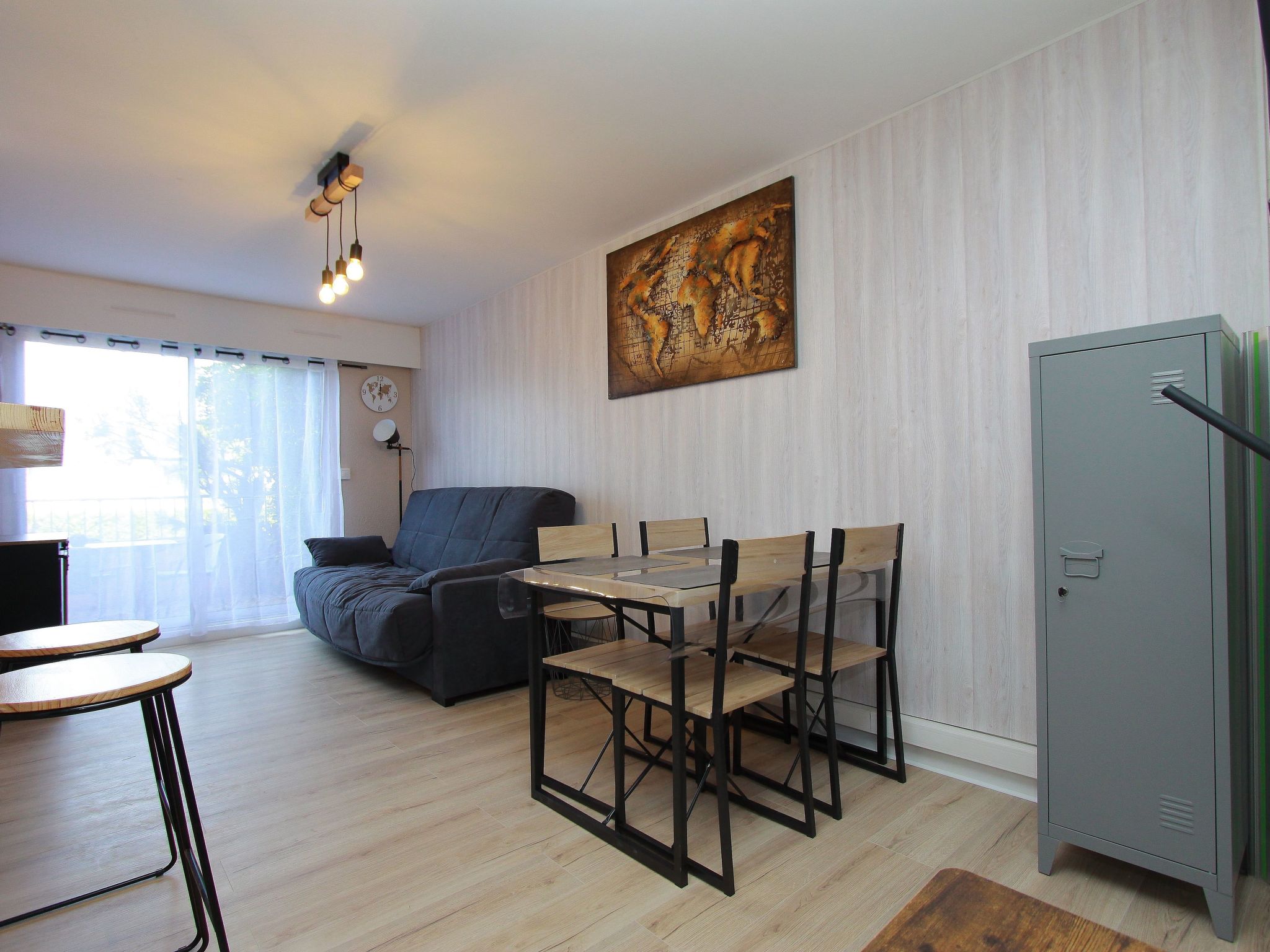 Photo of Gartengeschoss in der Nähe von Strand und Hafen