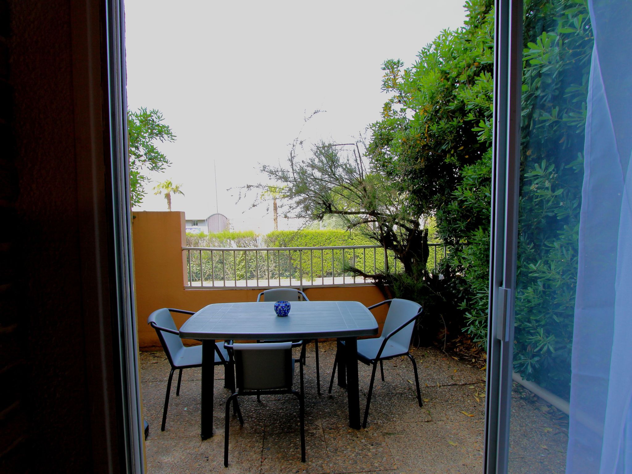 Photo of Gartengeschoss in der Nähe von Strand und Hafen