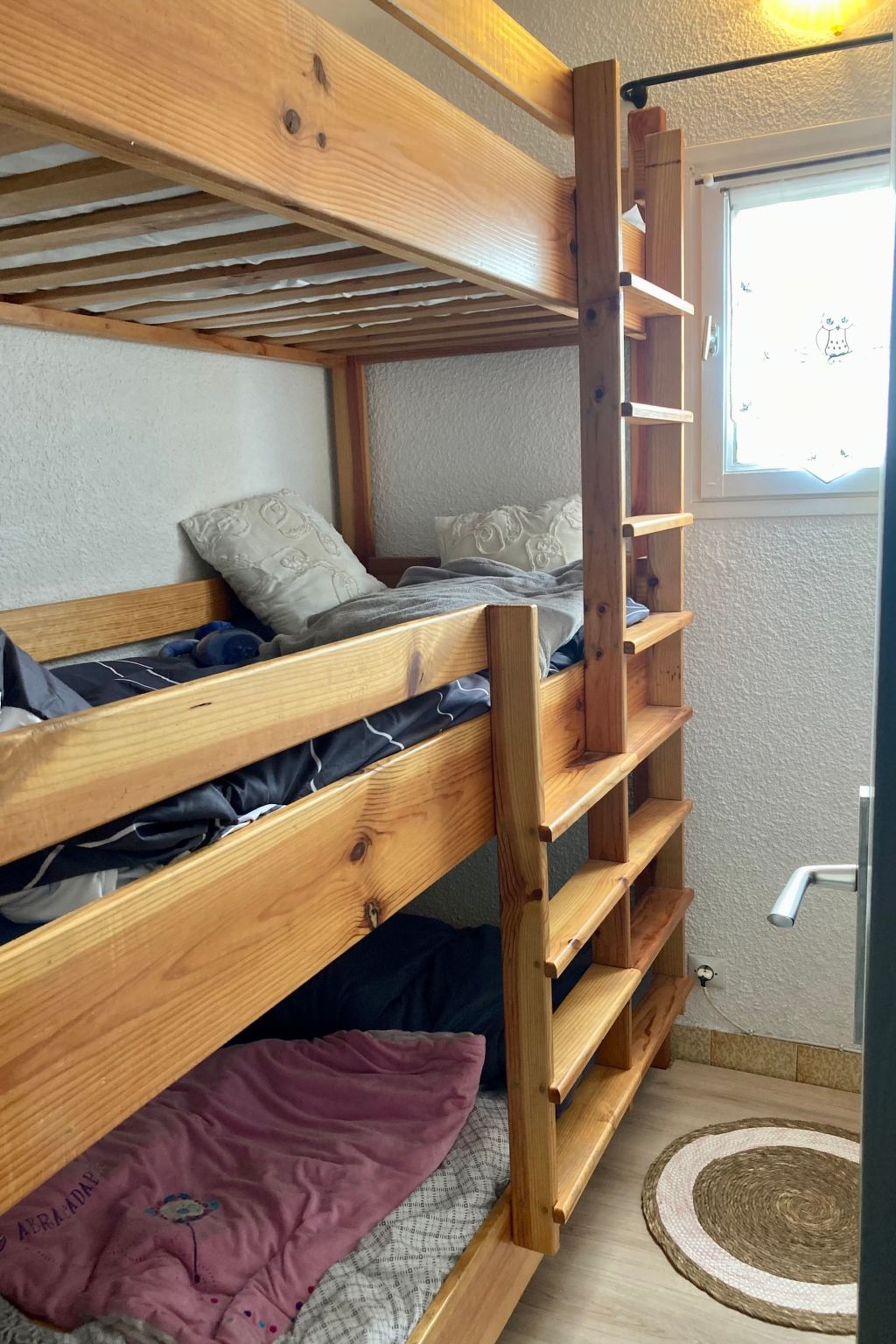 Photo of Gartengeschoss in der Nähe von Strand und Hafen